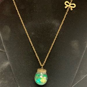 NWOT Beautiful beach/seashell theme necklace.